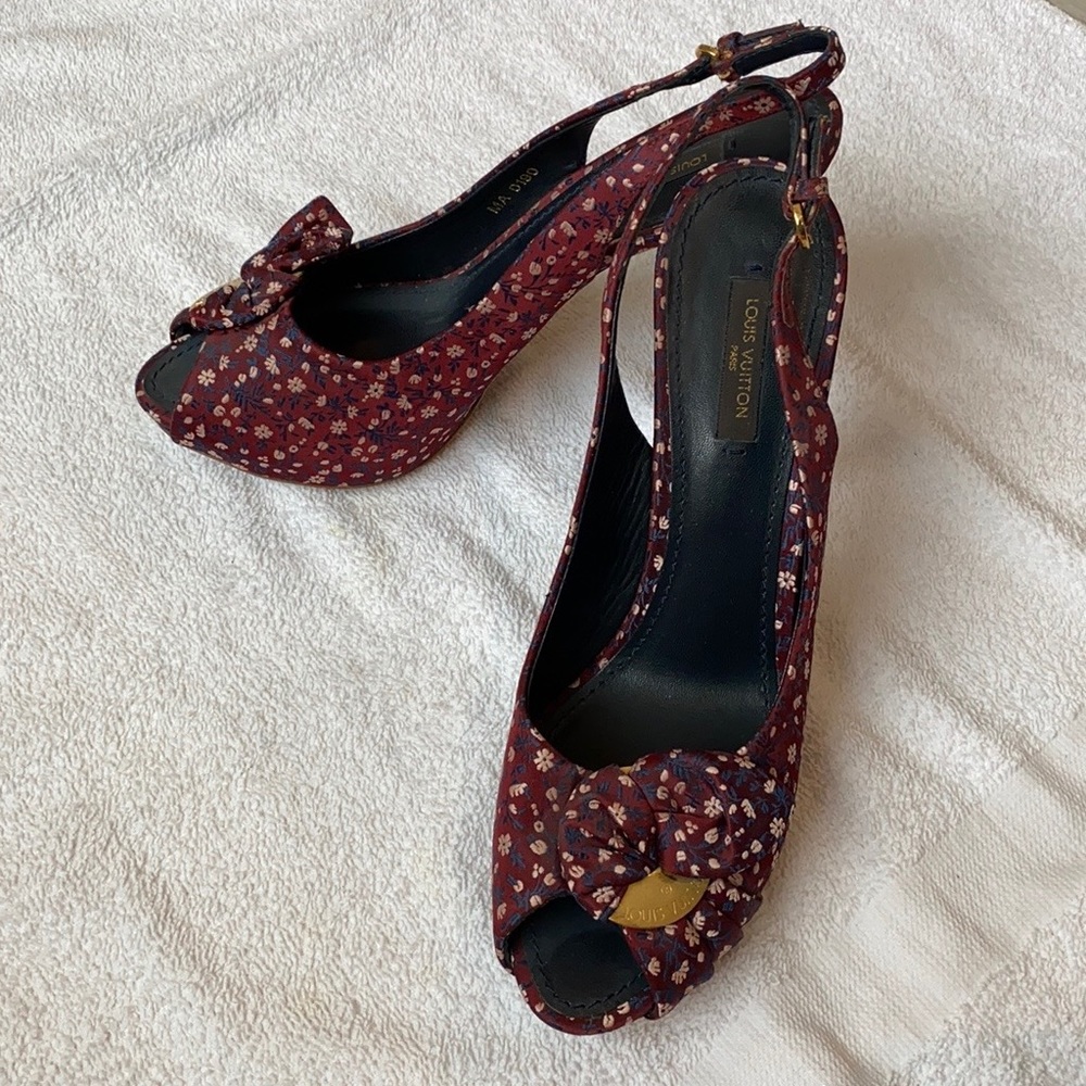 Louis Vuitton floral sling back heel
